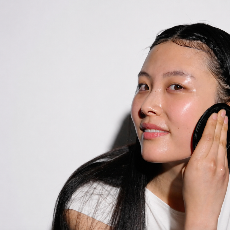 girl removing her makeup